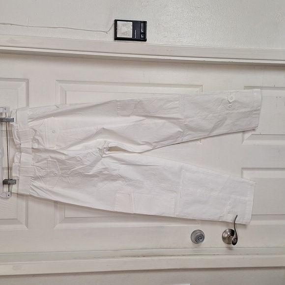 NWT OLIVACEOUS White cargo pants Women Medium New - Picture 2 of 7